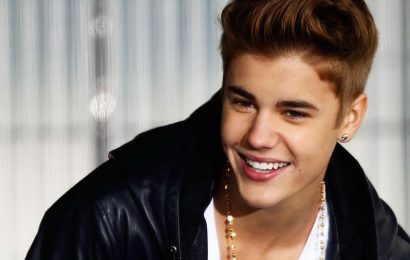Justin Bieber supports rival for top Christmas song Justin Bieber supports rival for top Christmas song
