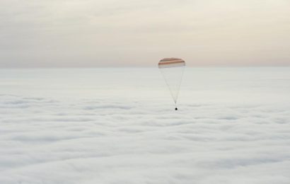 See Scott Kelly Descend to Earth After a Year in Space See Scott Kelly Descend to Earth After a Year in Space